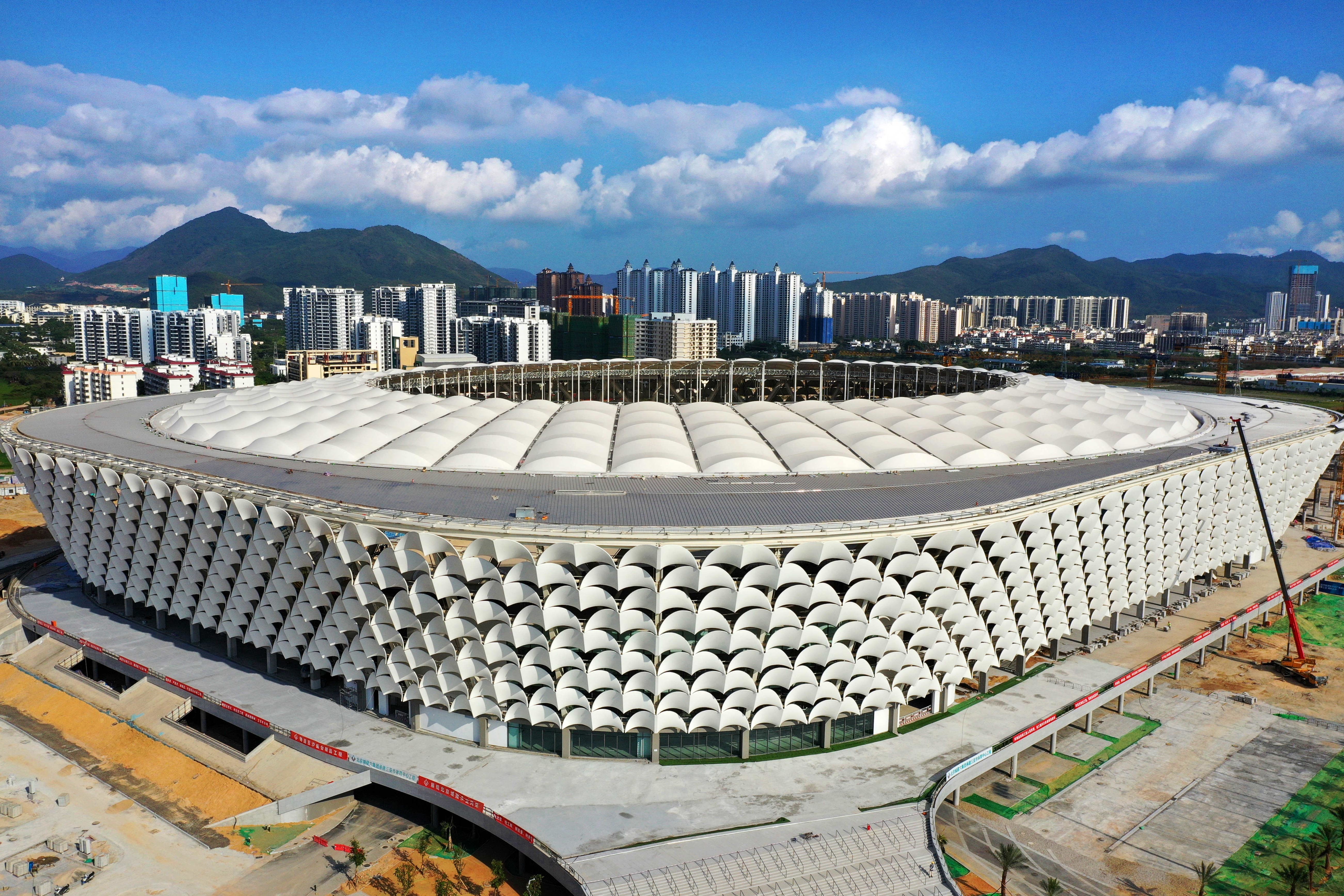 人民日报：三亚市体育中心体育场建设目前进入收尾阶段